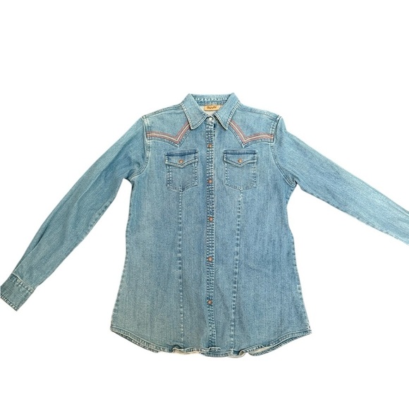 RARE FIND! Vintage Wrangler Button Snap Denim Shirt for Women 
Size Small - Picture 2 of 5